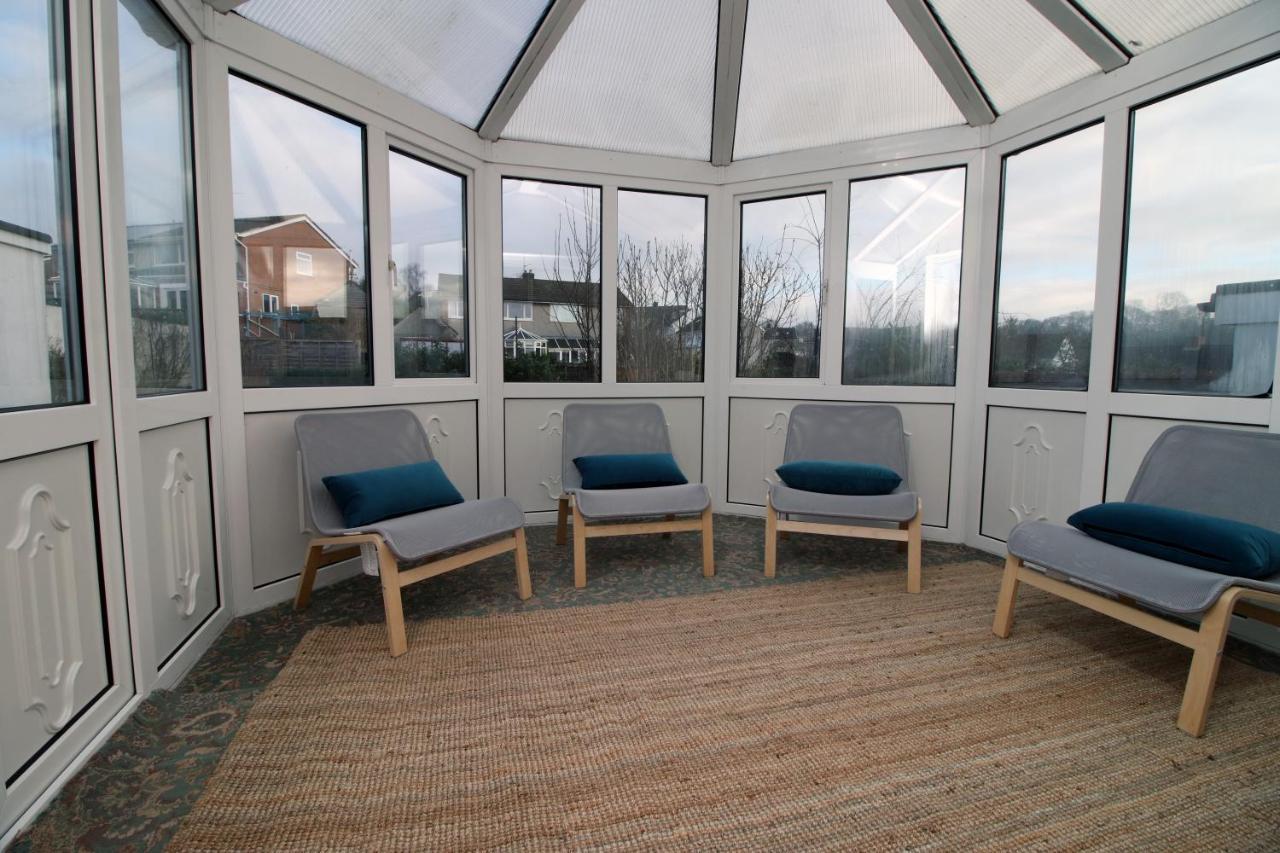 Becky'S Bungalow By Ty Sa -Spacious 4 Bed Bungalow Cardiff Exterior foto